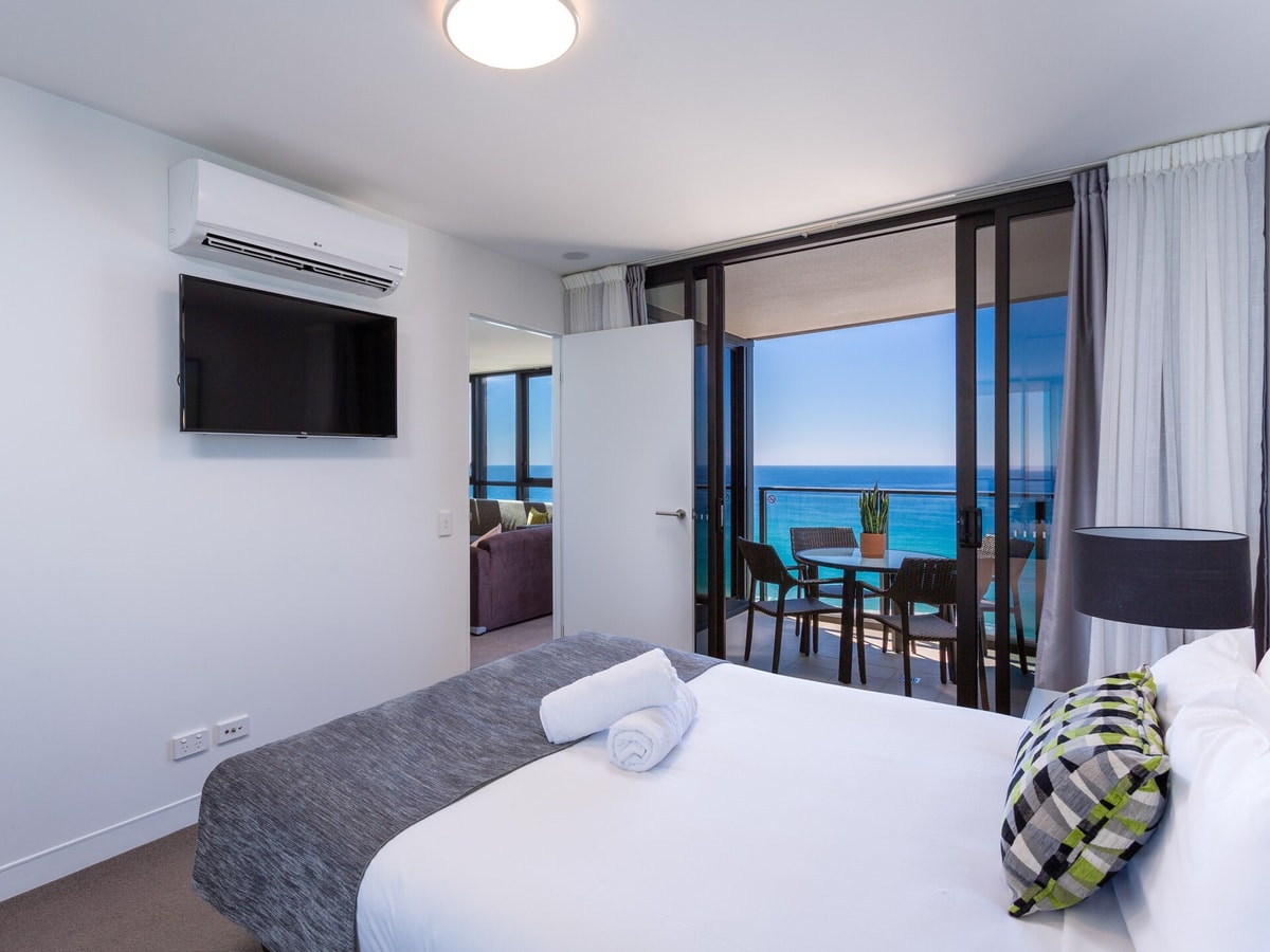 Sea Side Comfortable Apartment in Surfers Paradise 2 Serain Residences