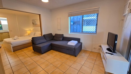 Comfy 1BR + Free Parking |  Stroll to Parklands 11 Serain Residences