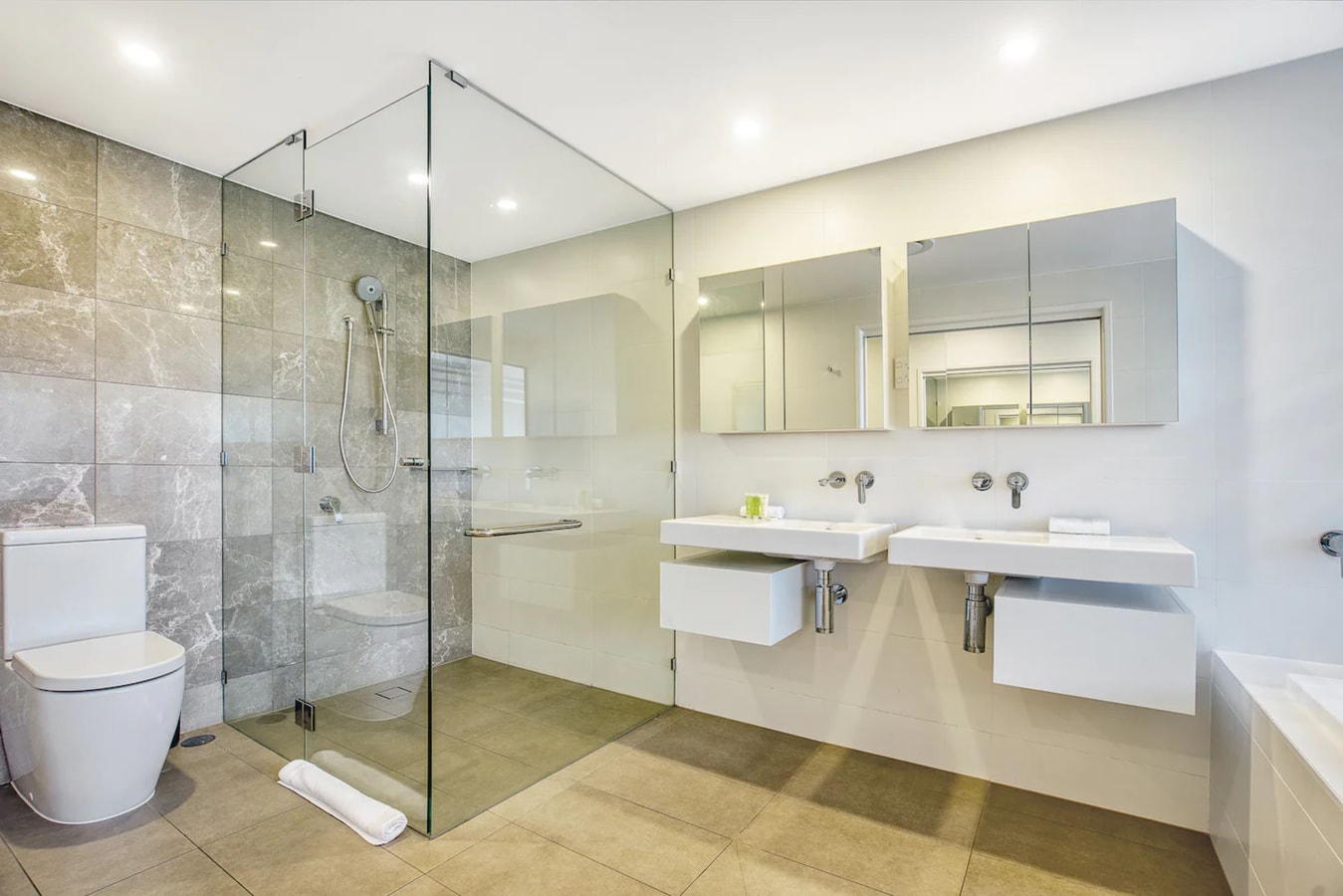 Three bedroom Villa in Central of Surfers Paradise 21 Serain Residences