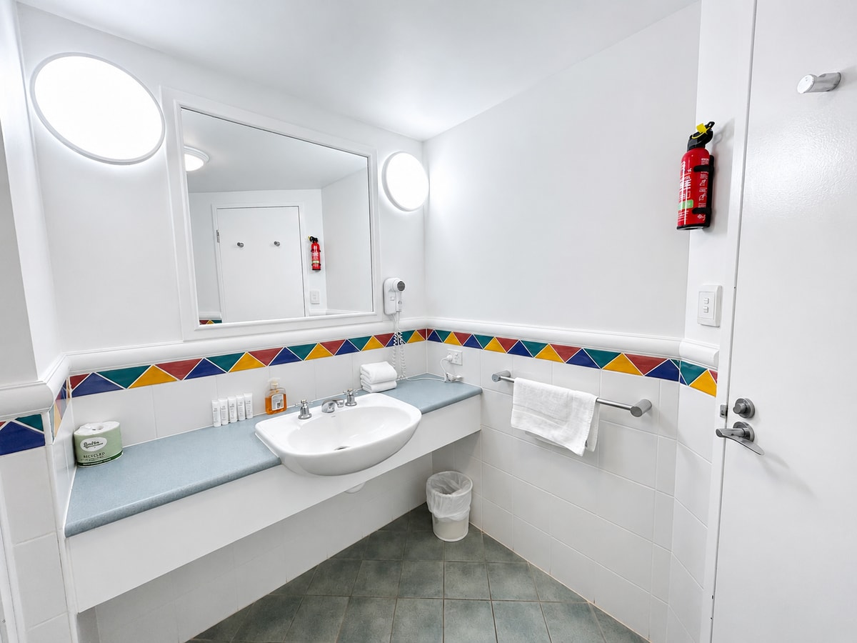 Coastal Hotel Room | Ocean Glimpse | 2 King Single 4 Serain Residences