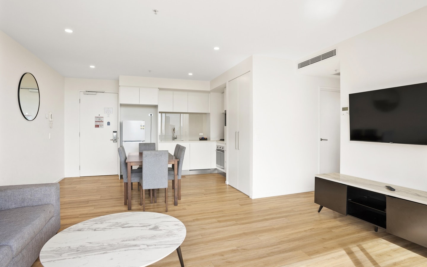 Modern 2BR Apartment on level 13 | Walk to Beach 11 Serain Residences