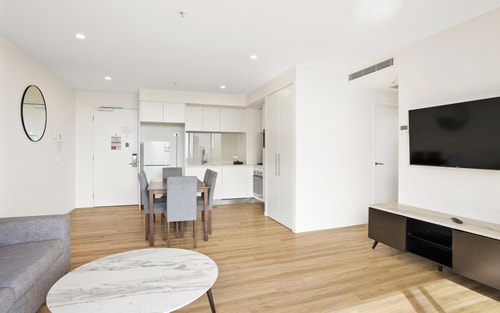Modern 2BR Apartment on level 13 | Walk to Beach 11 Serain Residences