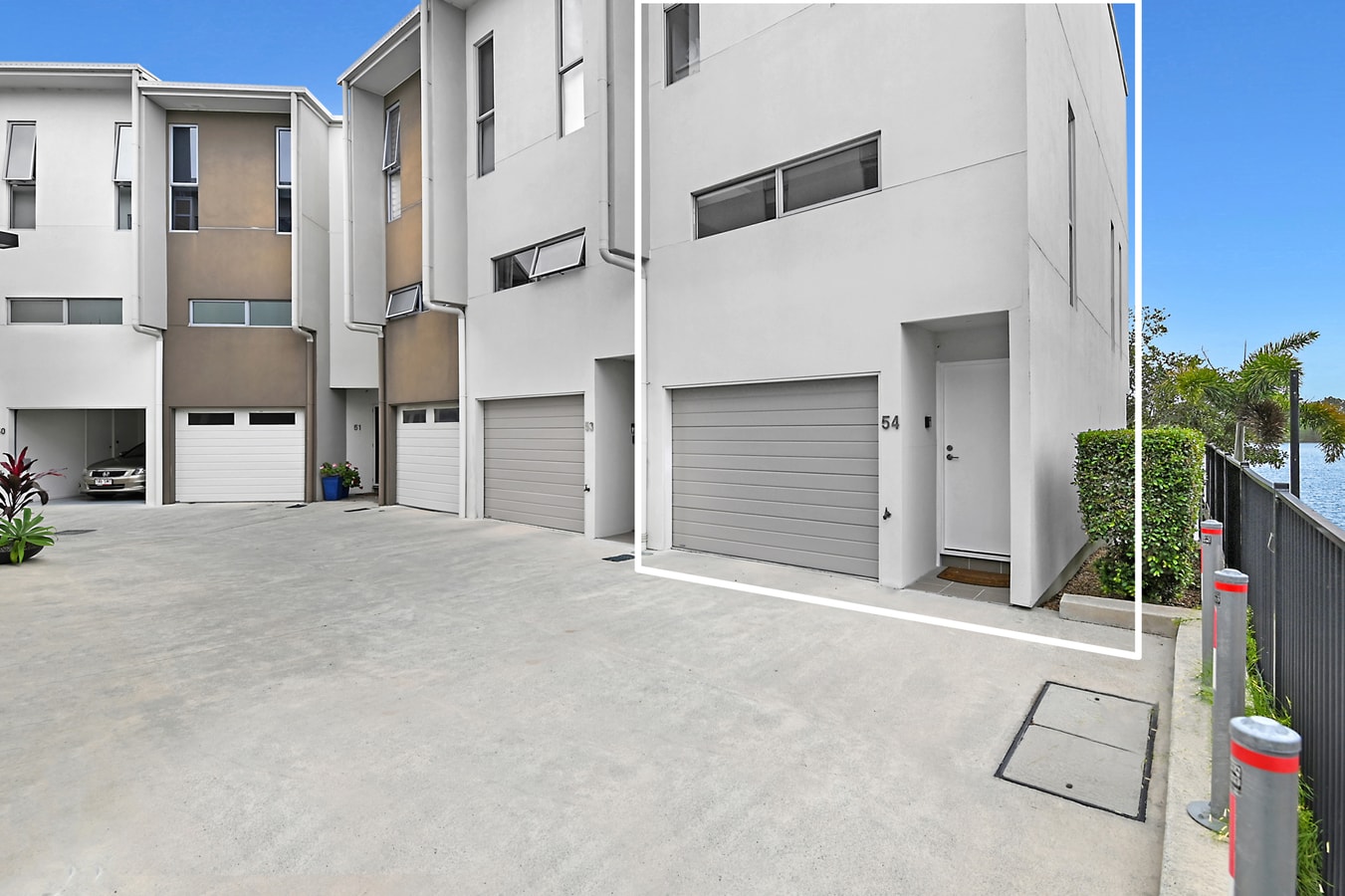 Water View Modern Three-level Townhouse in Carrara 16 Serain Residences