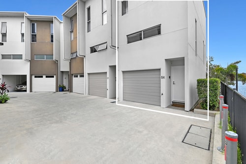 Water View Modern Three-level Townhouse in Carrara 16 Serain Residences