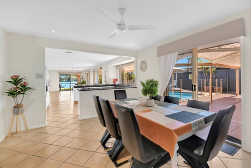 Relaxing 4BR Robina Escape with Parking & Pool 4 Serain Residences