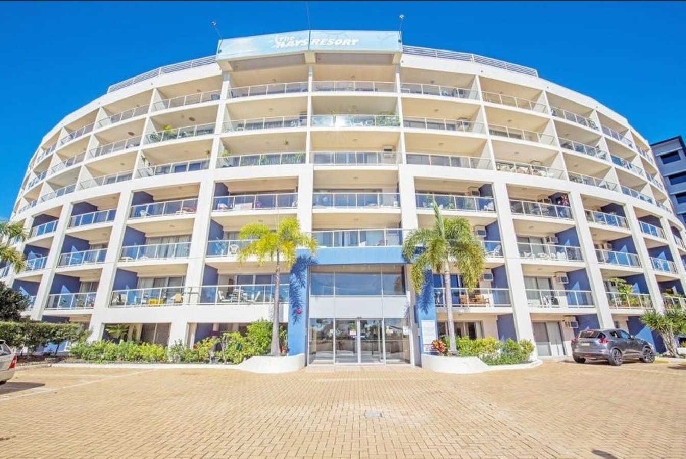 Comfy 1BR + Free Parking |  Stroll to Parklands 6 Serain Residences