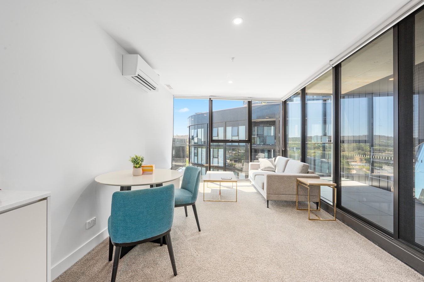 Modern & Cozy 1-Bedroom Apartment in Phillip 12 Serain Residences