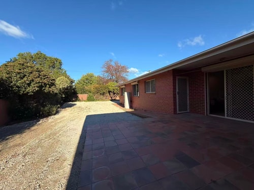 Sunny King Room | 5-Min Walk to ANU | Near City 10 Serain Residences