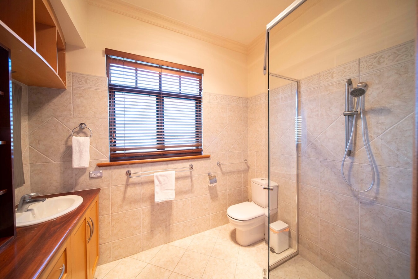 Cozy Home 5mins Walk from Beach with Fireplace 15 Serain Residences