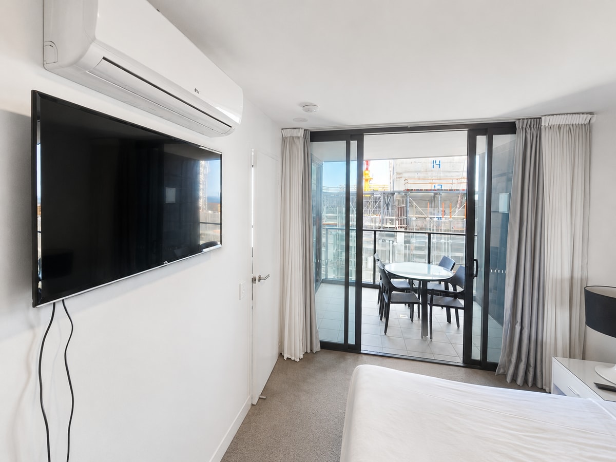 High Floor 1BR | 50m to Surfers Beach | 4 Guests 35 Serain Residences