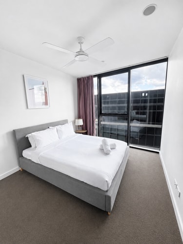 Central Located 1BR w/Parking | Near CBD & Transit 25 Serain Residences