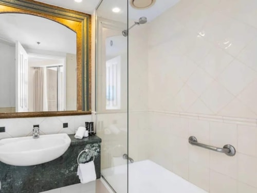 Ocean view twin beds studio in Legend Hotel 3 Serain Residences