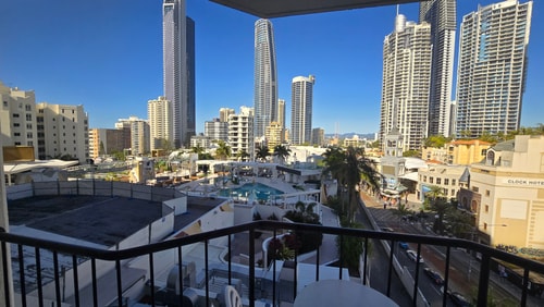 Centre Location 2 Double-bed Hotel Room in Surfers 1 Serain Residences