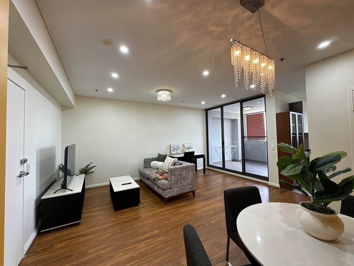 Cozy 2-Bedroom Apt 6 minutes to Paramatta Train Serain Residences