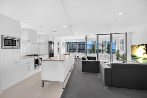 2-Bedroom Apt Heart of Surfers Paradise w/Parking 3 Serain Residences