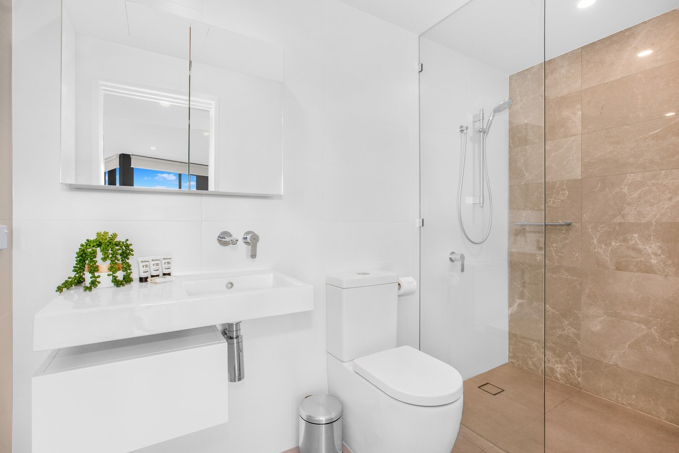 Coastal Escape 1BR Stroll to Beach&Tram | Parking 4 Serain Residences