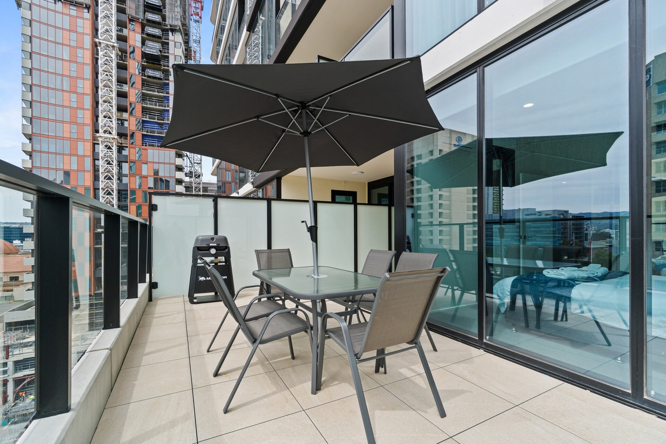 Luxe 2BR Apt | Huge Balcony+BBQ  | Adelaide CBD 4 Serain Residences