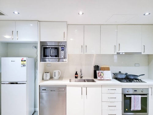 One bedroom Apartment walk to Gordon Train Station 5 Serain Residences