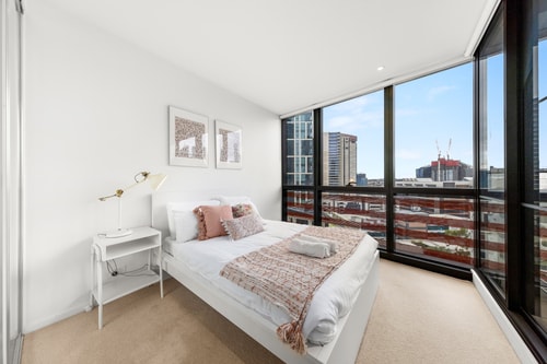 Cozy 1 bedroom apartment in Docklands 6 Serain Residences