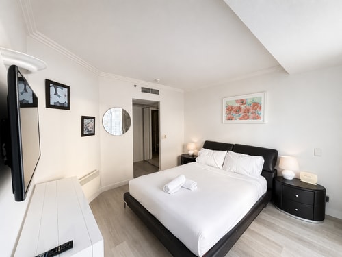 Crown Towers Stunning 1Bedroom Apt 3-min to Beach 2 Serain Residences