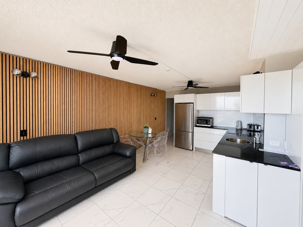Beachside Ocean View 1BR Apartment Central Surfers 12 Serain Residences