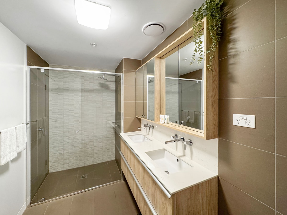 Ocean view modern 2 bedroom in St Kilda w/Parking 9 Serain Residences