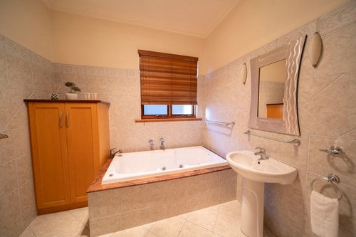 Cozy Home 5mins Walk from Beach with Fireplace 24 Serain Residences
