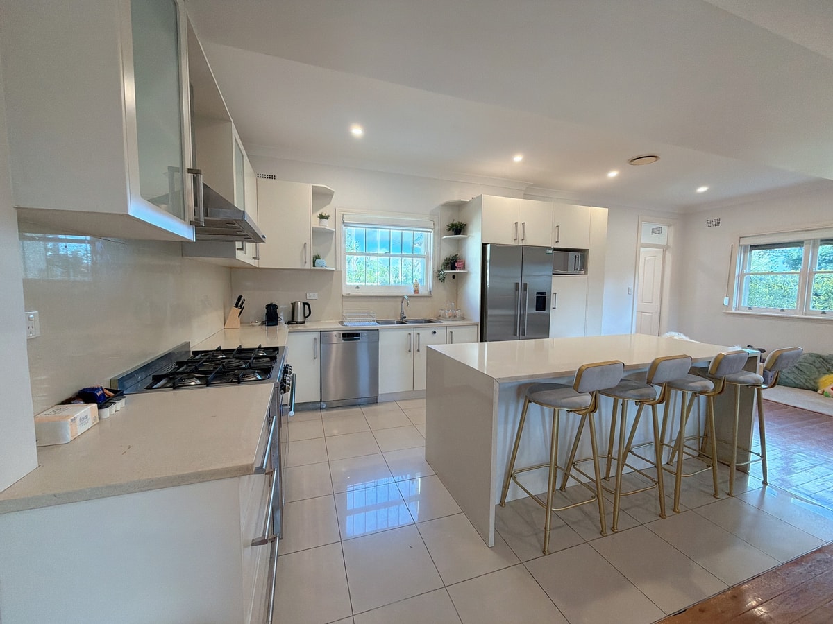 Burwood 4BR Family Home | Fast WiFi & Free Parking 15 Serain Residences