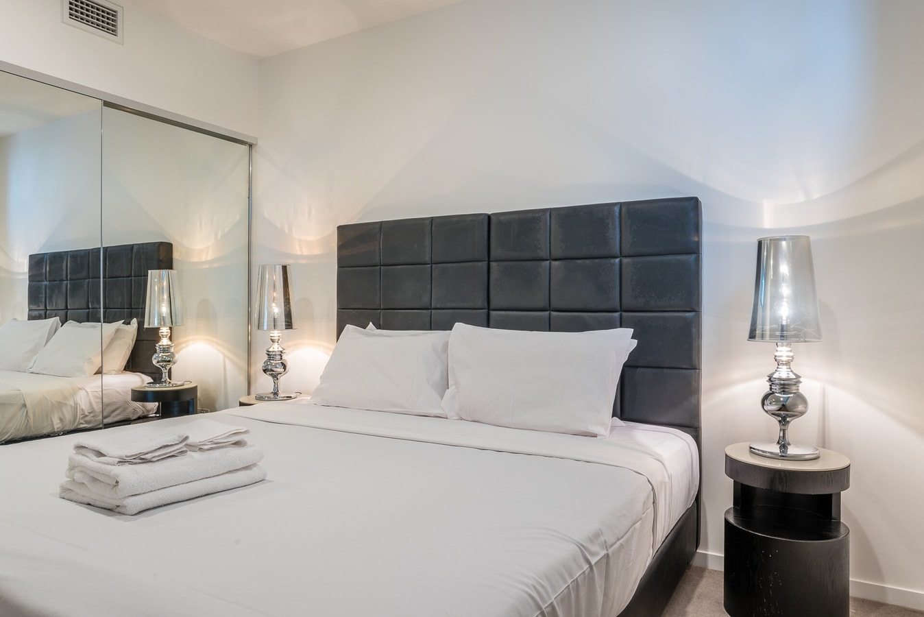 High Level 2-bedroom with Parking South Brisbane 3 Serain Residences