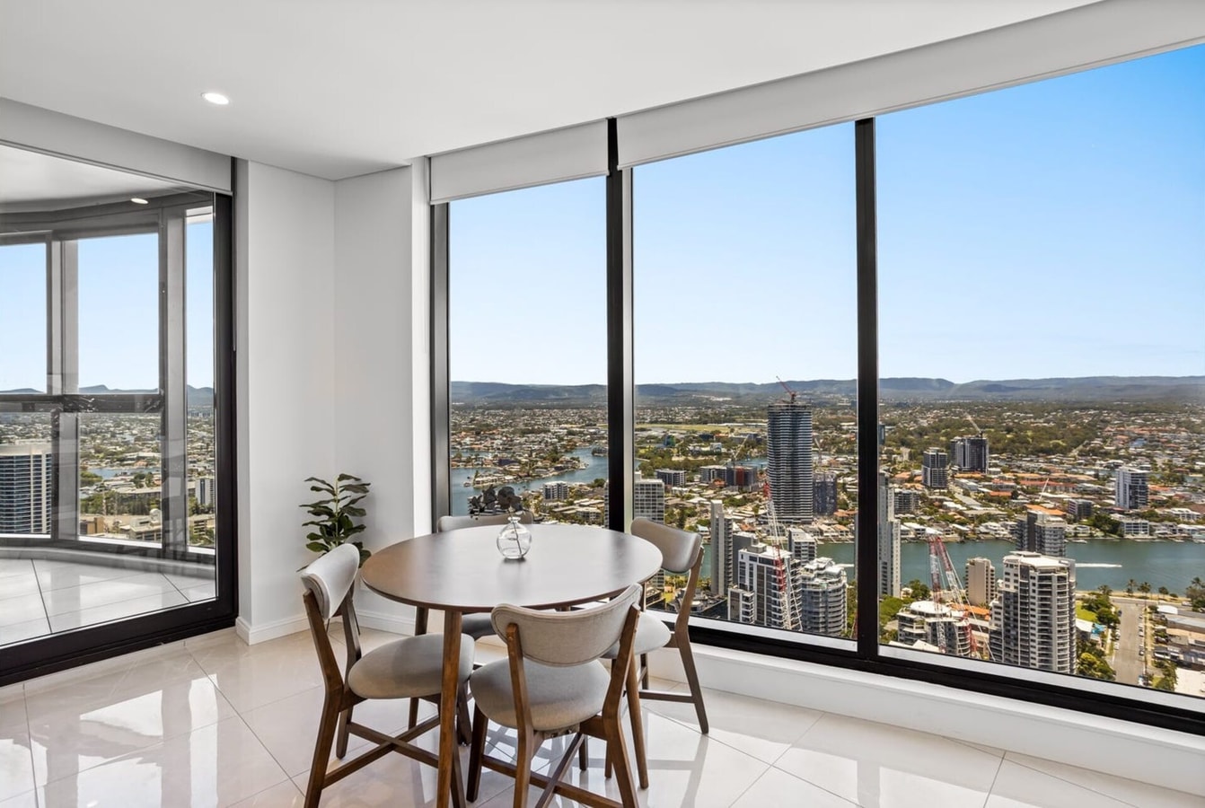 Level 42 Beachside 1BR Apartment with Ocean Views 2 Serain Residences