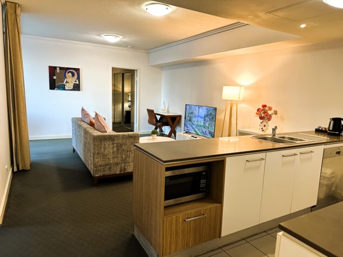 Modern CBD 2 Bedroom Apartment with Free Parking 2 Serain Residences