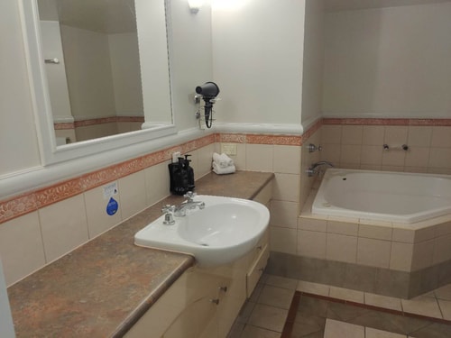 Central Locate Surfer Paradise 3 Bedroom Apartment 31 Serain Residences