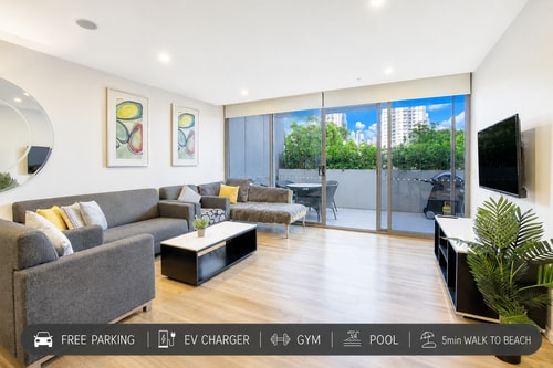 Comfort 3 bedroom Villa In Center Surfers Paradise 0 Serain Residences