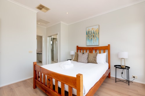 3 bedroom Townhouse next to River East Melbourne 6 Serain Residences