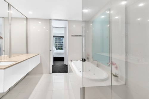 2-Bedroom Apt Heart of Surfers Paradise w/Parking 14 Serain Residences