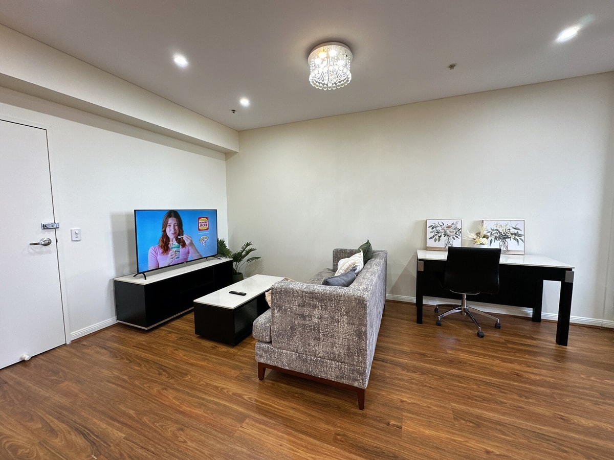 Cozy 2-Bedroom Apt 6 minutes to Paramatta Train 2 Serain Residences