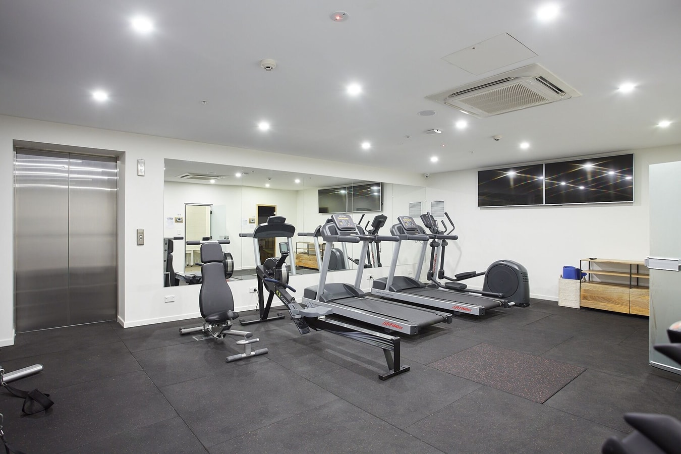 Modern 2BR Apartment on level 13 | Walk to Beach 16 Serain Residences