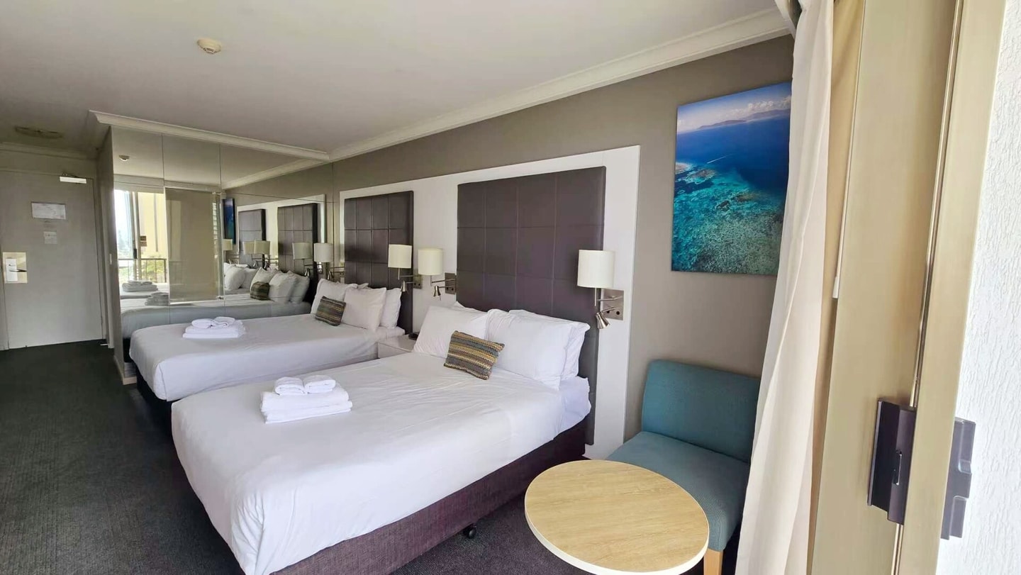 Central Located 2 Double-bed Hotel Room in Surfers 1 Serain Residences