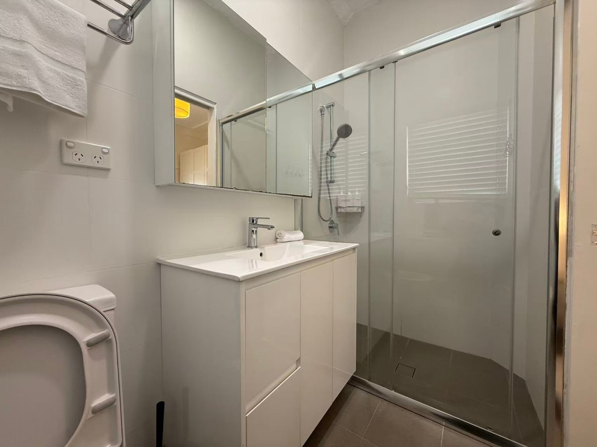 Comfortable 3BR House Unit in Chatswood w/Parking 9 Serain Residences