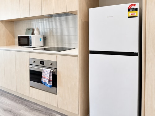 Vibrant 1BR Stay in Braddon | Parking | Near Tram 10 Serain Residences