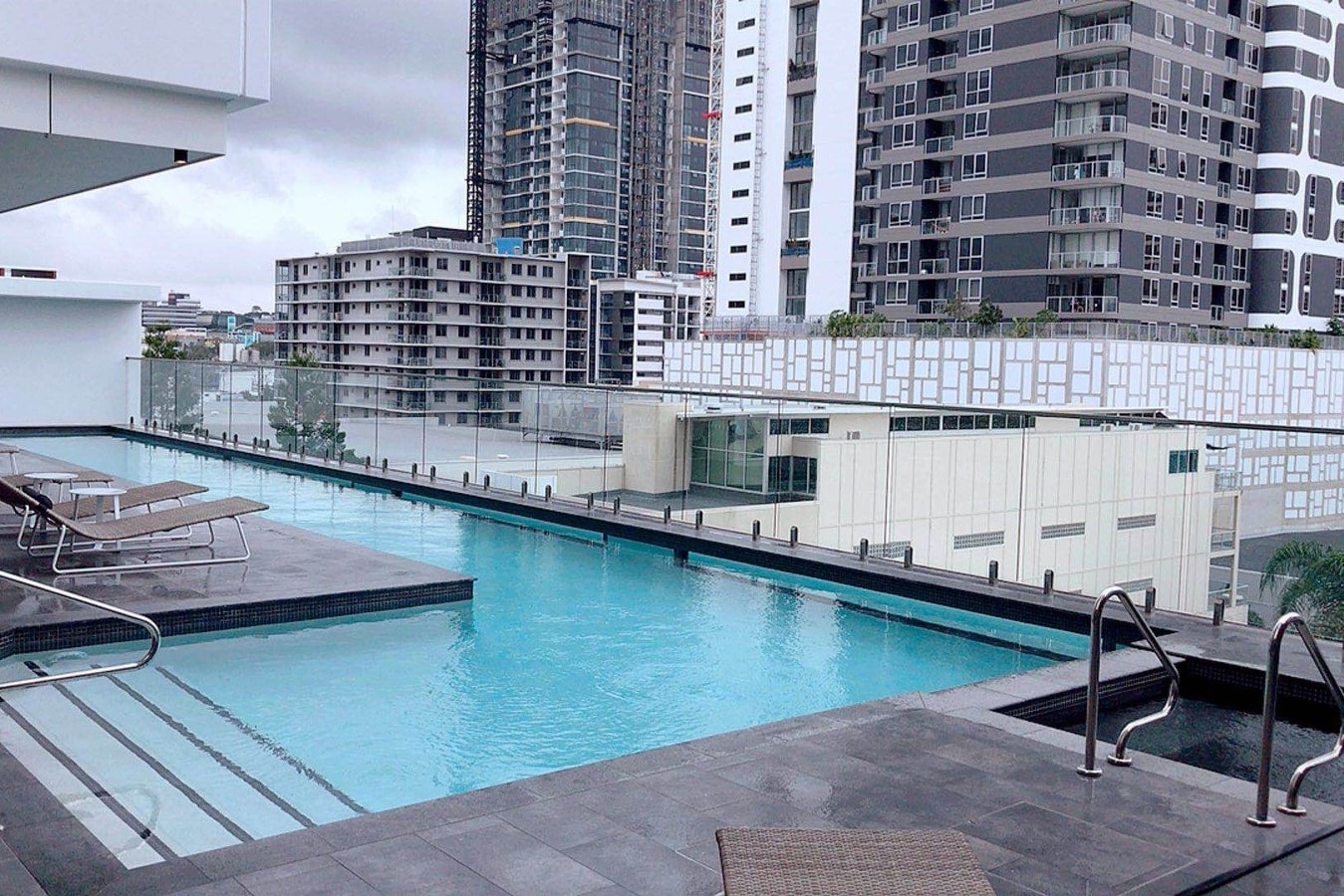 Comfortable 2BR w/ Pool, Gym & BBQ | Free Parking 8 Serain Residences
