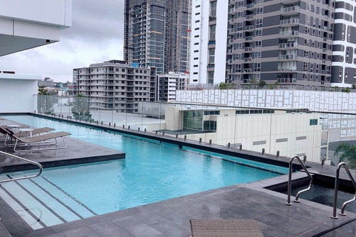 Comfortable 2BR w/ Pool, Gym & BBQ | Free Parking 8 Serain Residences