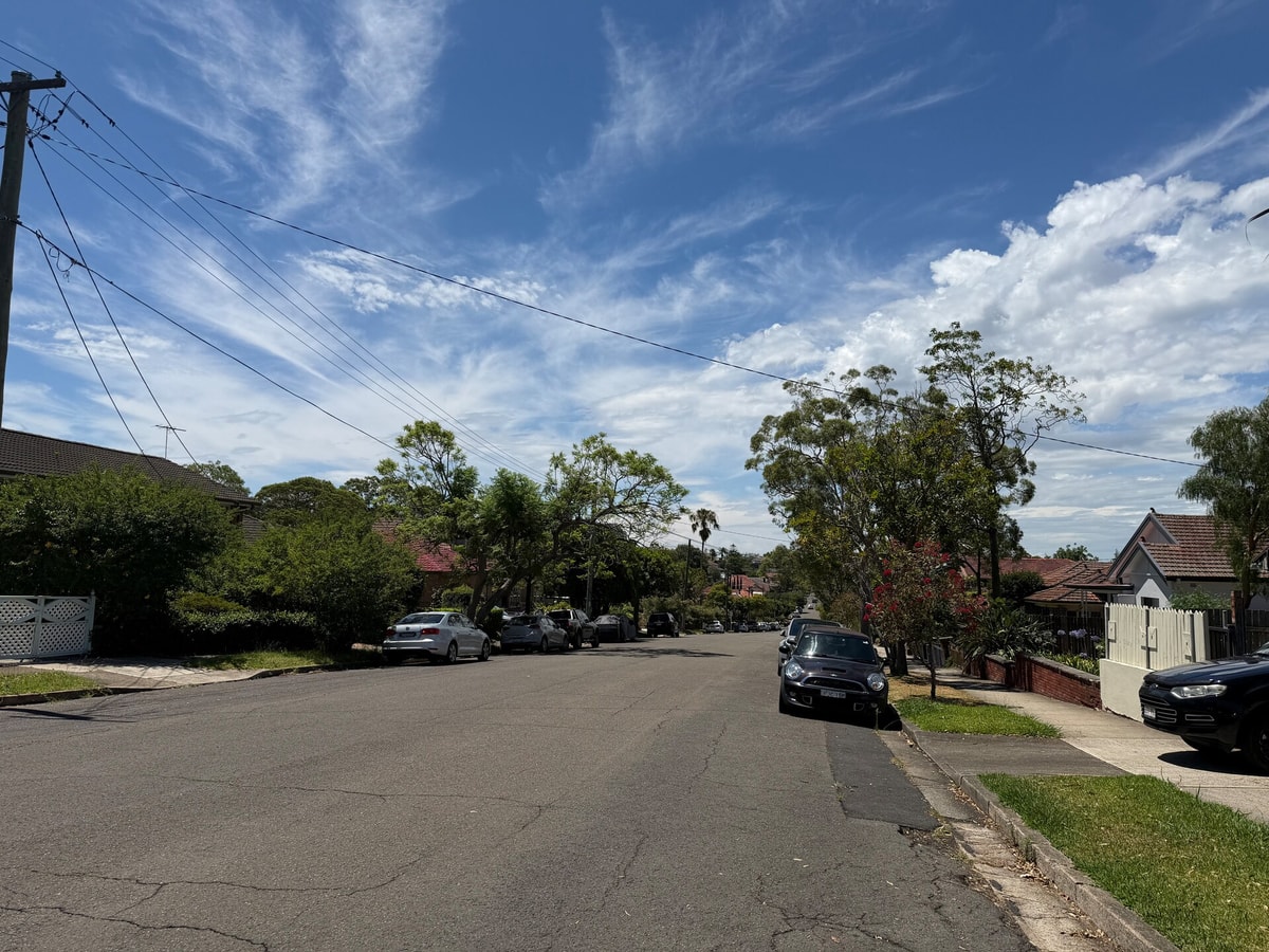 Burwood 4BR Family Home | Fast WiFi & Free Parking 9 Serain Residences