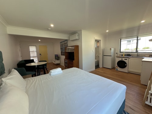 Spacious Homelike King Studio Retreat in Roseville 8 Serain Residences