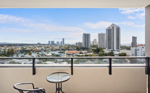 Modern 2BR Apartment on level 13 | Walk to Beach 9 Serain Residences
