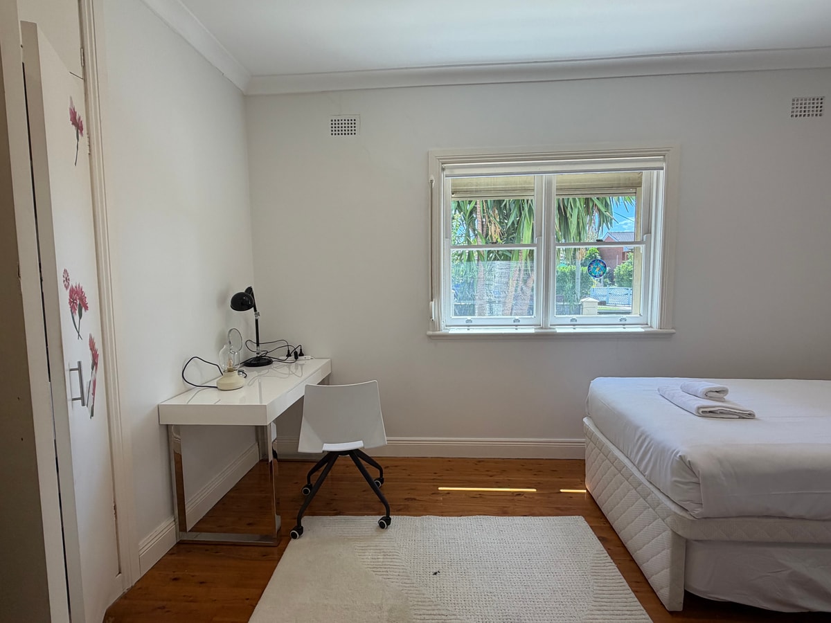 Burwood 4BR Family Home | Fast WiFi & Free Parking 39 Serain Residences