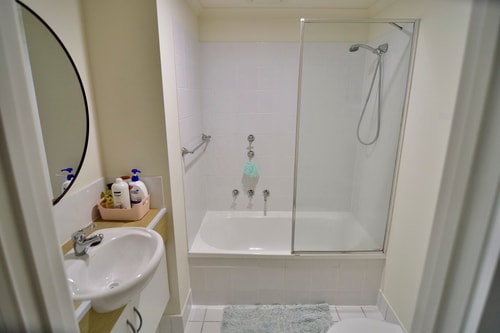 3BR Townhouse in Heart of Adelaide with Parking 12 Serain Residences