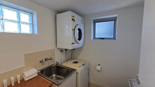 Comfy 1BR + Free Parking |  Stroll to Parklands 16 Serain Residences