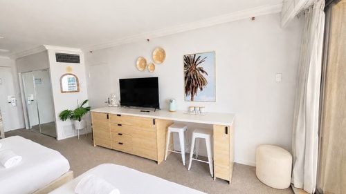Stylish Hotel Room | near Beach & Tram | Max 4 11 Serain Residences
