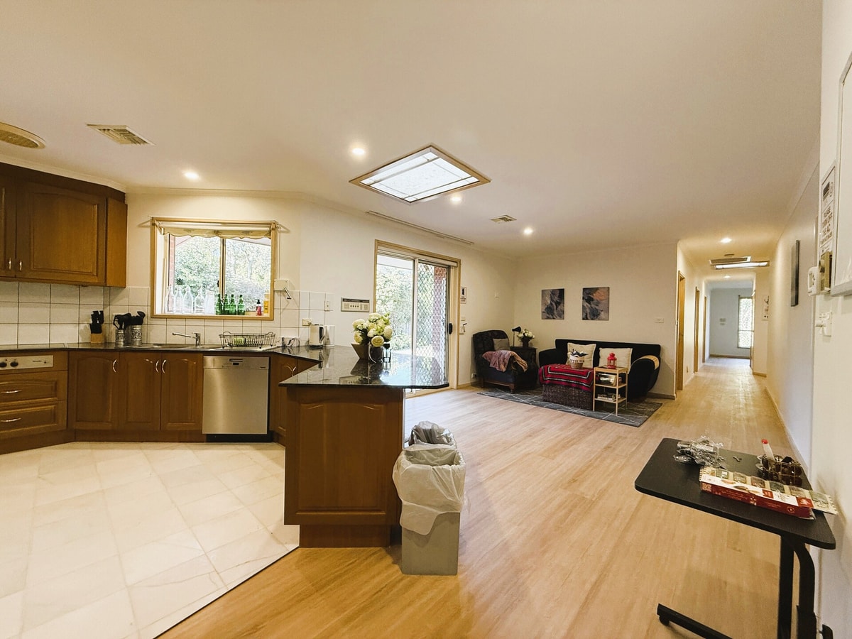 Cozy King Room | 5-Min Walk to ANU | Near City 7 Serain Residences